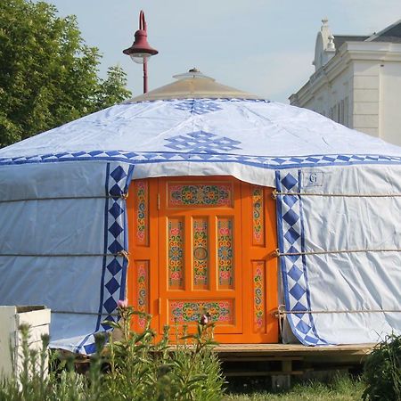 Yourte Grain De Folie Hotel Waben Екстериор снимка